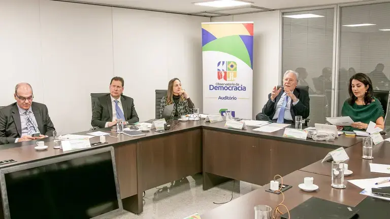 AGU aprova guia contra deepfake nas eleições