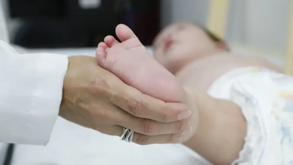 Atraso no teste do pezinho atrasa diagnóstico da AME no SUS