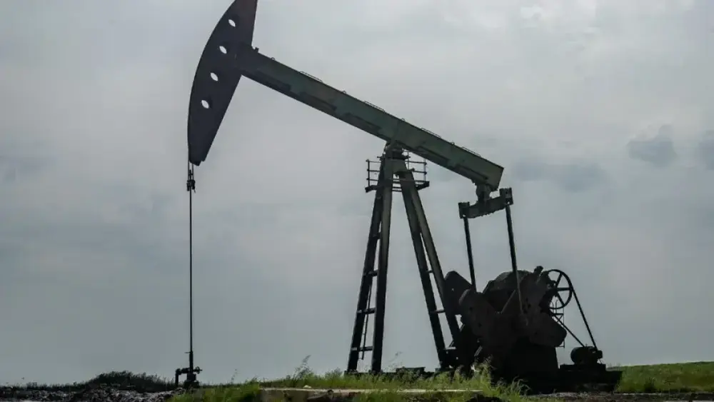 Brent atinge US$ 100 com conflito no Mar Vermelho