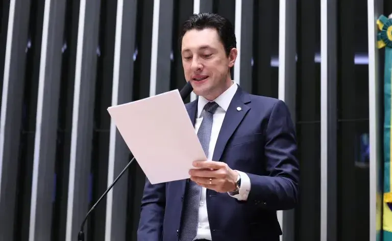Câmara aprova minirreforma que limita multas e amplia parcelamento de partidos