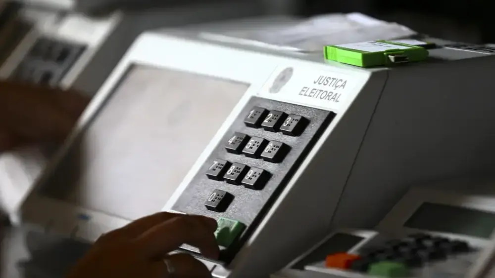 Candidatos ao GDF intensificam campanha com sabatinas e atos