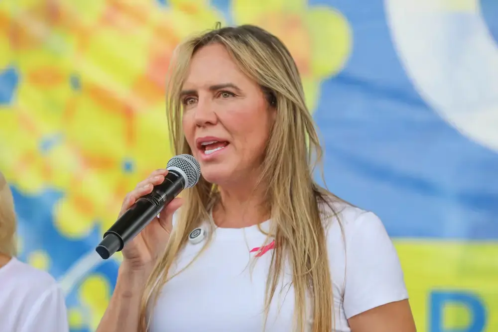 Celina Leão recebe alta e retoma agenda oficial em Ceilândia