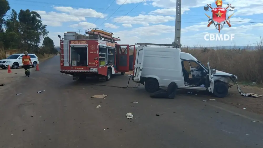 Colisão entre carros deixa 4 feridos na DF-440, em Sobradinho