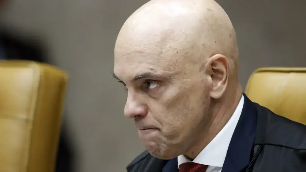 Datafolha: 59% reprovam Moraes por proibir visita de Flávio a Bolsonaro