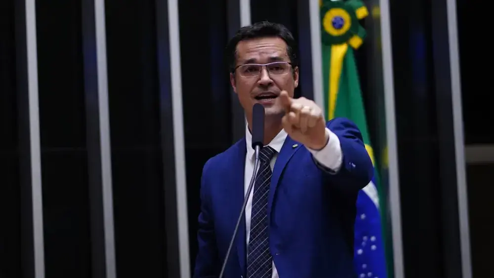 Deltan pode lançar esposa ao Senado se perder candidatura