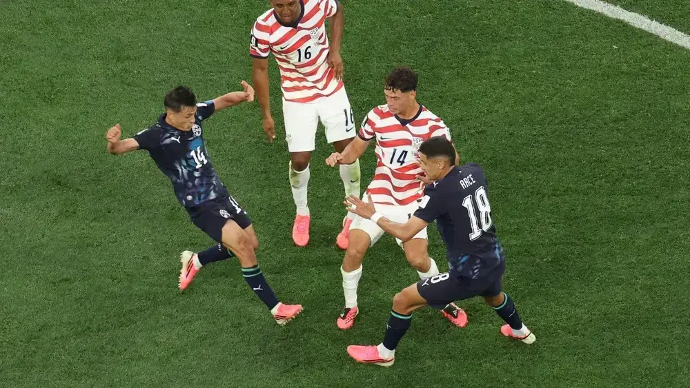 EUA atropela Paraguai com 4 a 1 e estreia com liderança na Copa