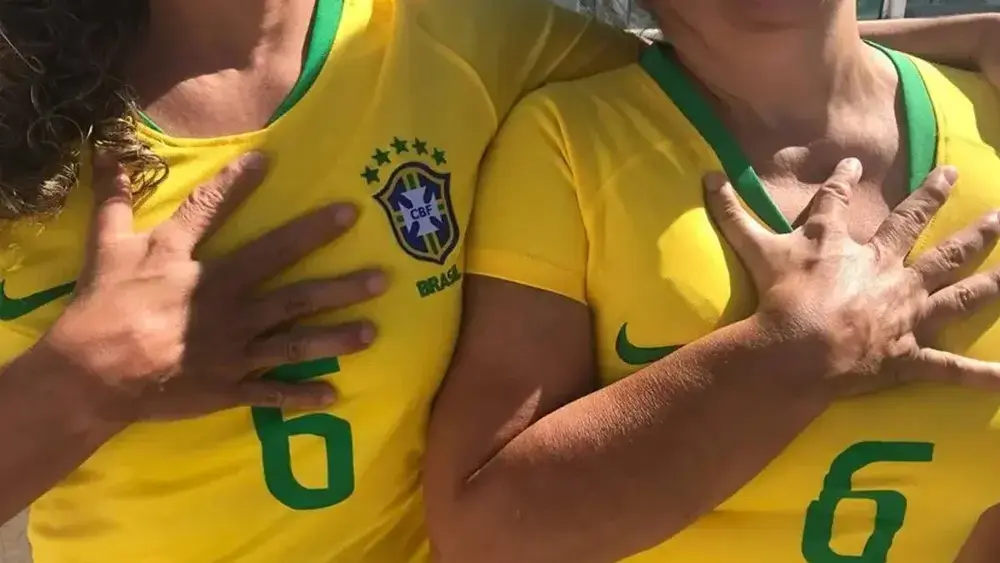 Família com seis dedos em Brasília inspira busca pelo hexa na Copa