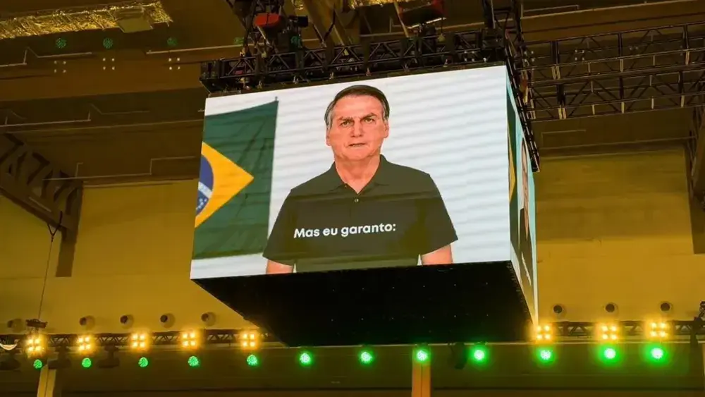 Flávio Bolsonaro alega ao TSE que vídeo com IA é legal