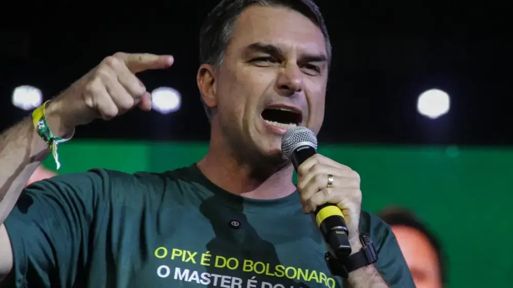 Flávio Bolsonaro espera federação União-PP em breve