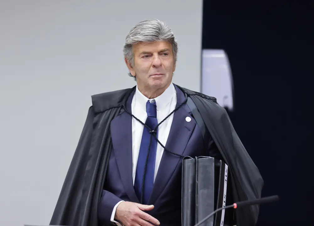 Fux segue Cármen Lúcia e vota contra redução da inelegibilidade