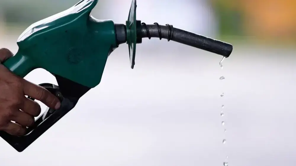 Governo Lula prorroga subsídio da gasolina por mais 30 dias