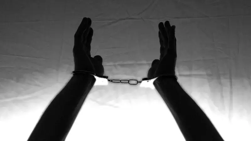 Homem mata o próprio pai de 90 anos a pauladas e é preso