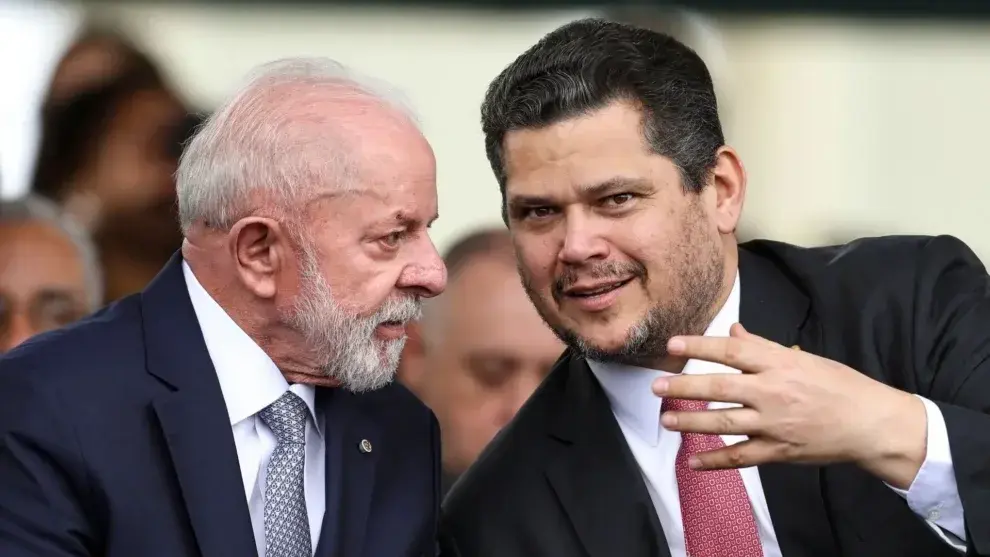 Lula mapeia cargos do centrão, mas poupa Alcolumbre após derrotas
