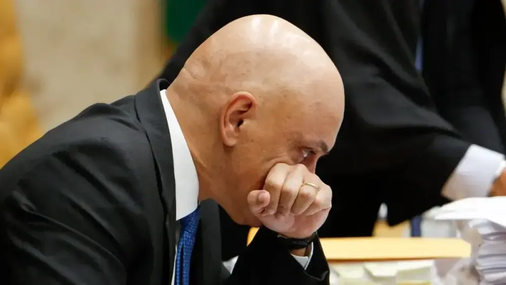 Moraes autoriza Braga Netto a fazer EAD e remir pena com leitura