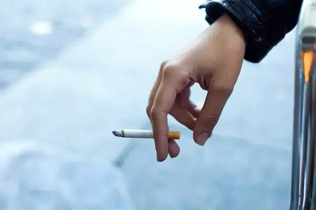 OMS alerta: sachês de nicotina avançam e miram jovens