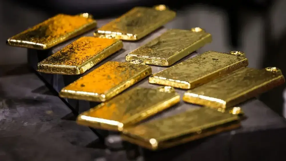 Ouro sobe com foco no Fed e ignora alta do petróleo
