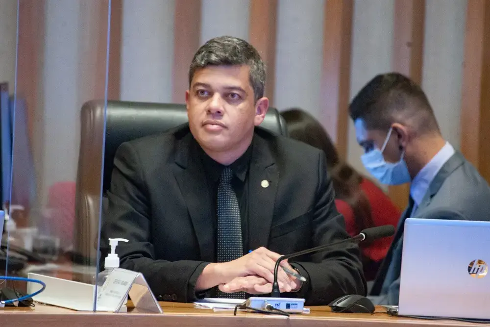 Protetores Mirins: educando crianças contra maus-tratos