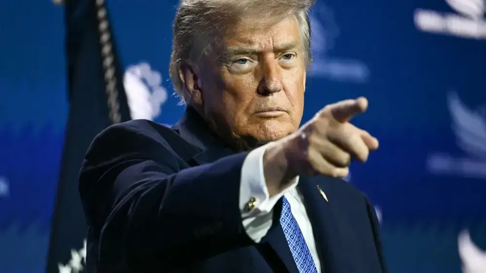 Trump pede cassação de licenças de emissoras que recusaram seu discurso