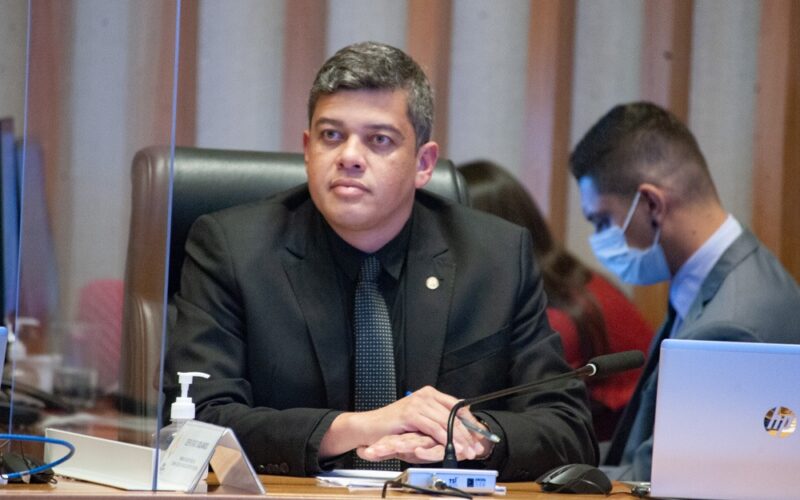 Protetores Mirins: educando crianças contra maus-tratos