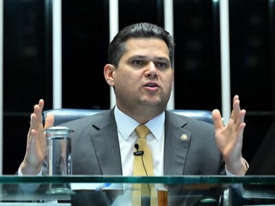 Alcolumbre evita prazo para PEC 6x1 e empresários pedem adiamento