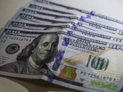 Dólar fecha a R$ 4,95, menor nível em dois anos