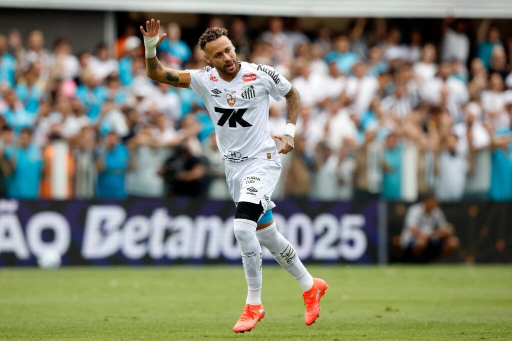 Neymar marca, Santos vence Bragantino e escapa do Z4