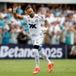 Neymar marca, Santos vence Bragantino e escapa do Z4
