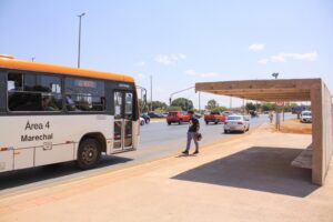 Roubos em ônibus do DF caem 52% com pagamento digital
